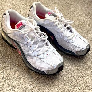 Nike women’s running shoes US 8.5